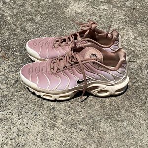 Women’s Air max Plus “Rust Pink” size 7